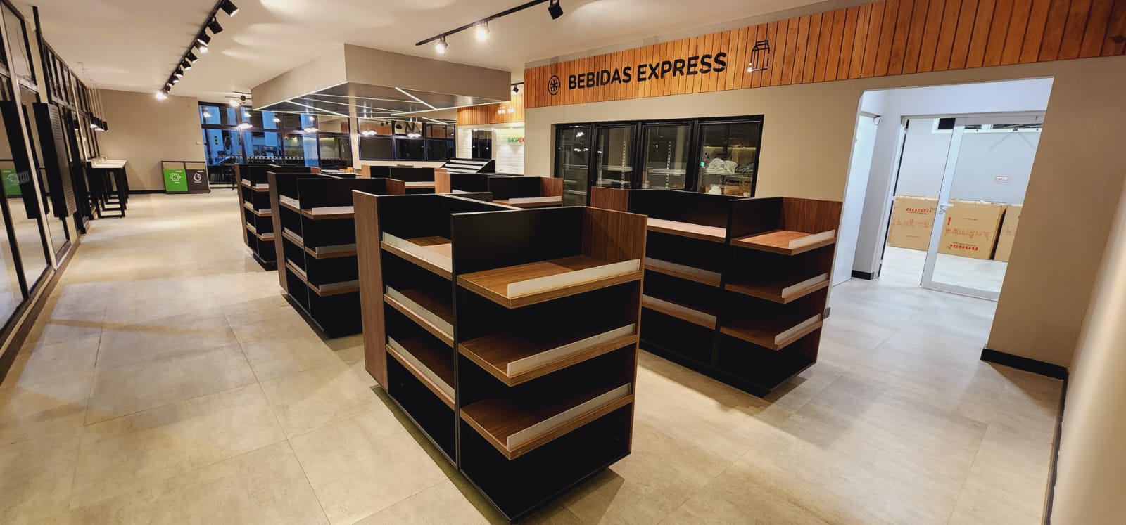 Góndolas de fabricación propia